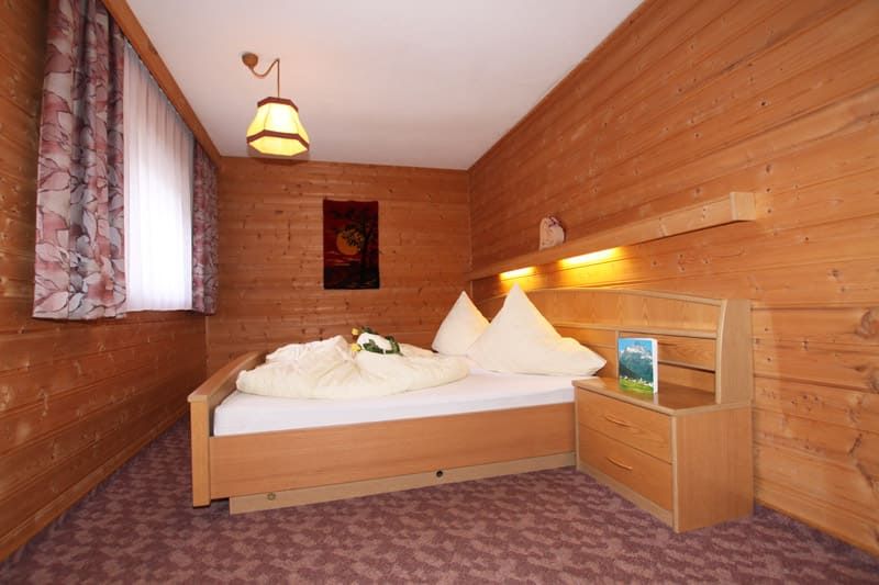 Wiesenhof Appartement Doppelbett Zimmer Tirol