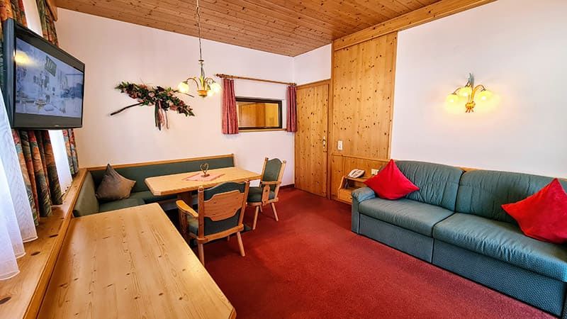Appartement mit Wohnzimmer im Apart-Garni Romantica Tirol