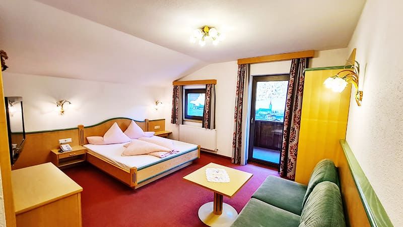 Appartement Doppelbett und Schlafcouch im Apart-Garni Romantica Galtür