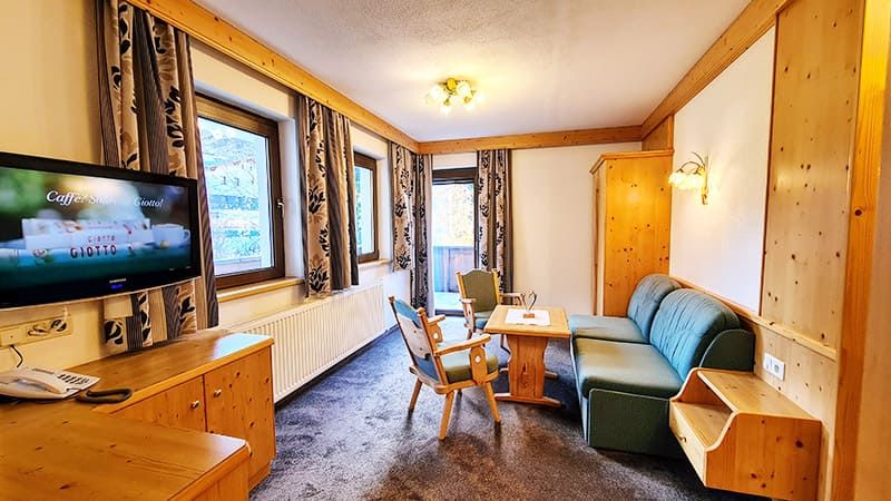 Appartement mit Wohnzimmer im Apart-Garni Romantica Tirol