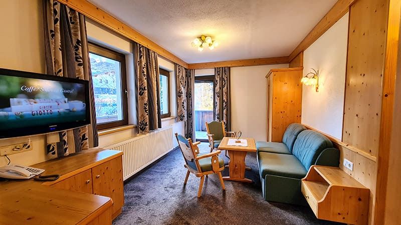 Appartement mit Wohnzimmer im Apart-Garni Romantica Galtür